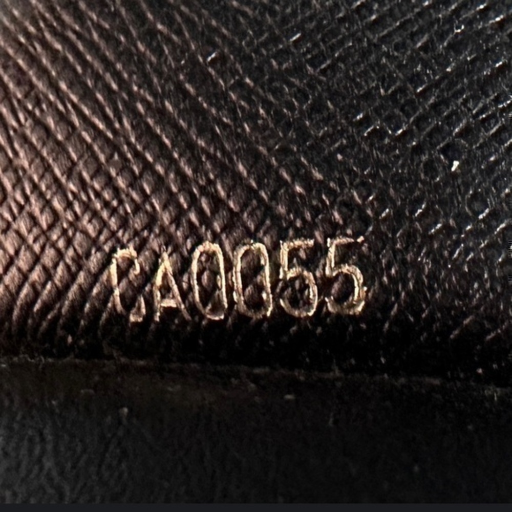 AUTHENTIC Louis Vuitton key holder. Previously owned. Color: Black. - Picture 12 of 14